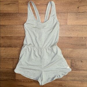Vuori Size Large Halo One Piece Romper Light Heathered Grey Yoga Pilates Comfy
